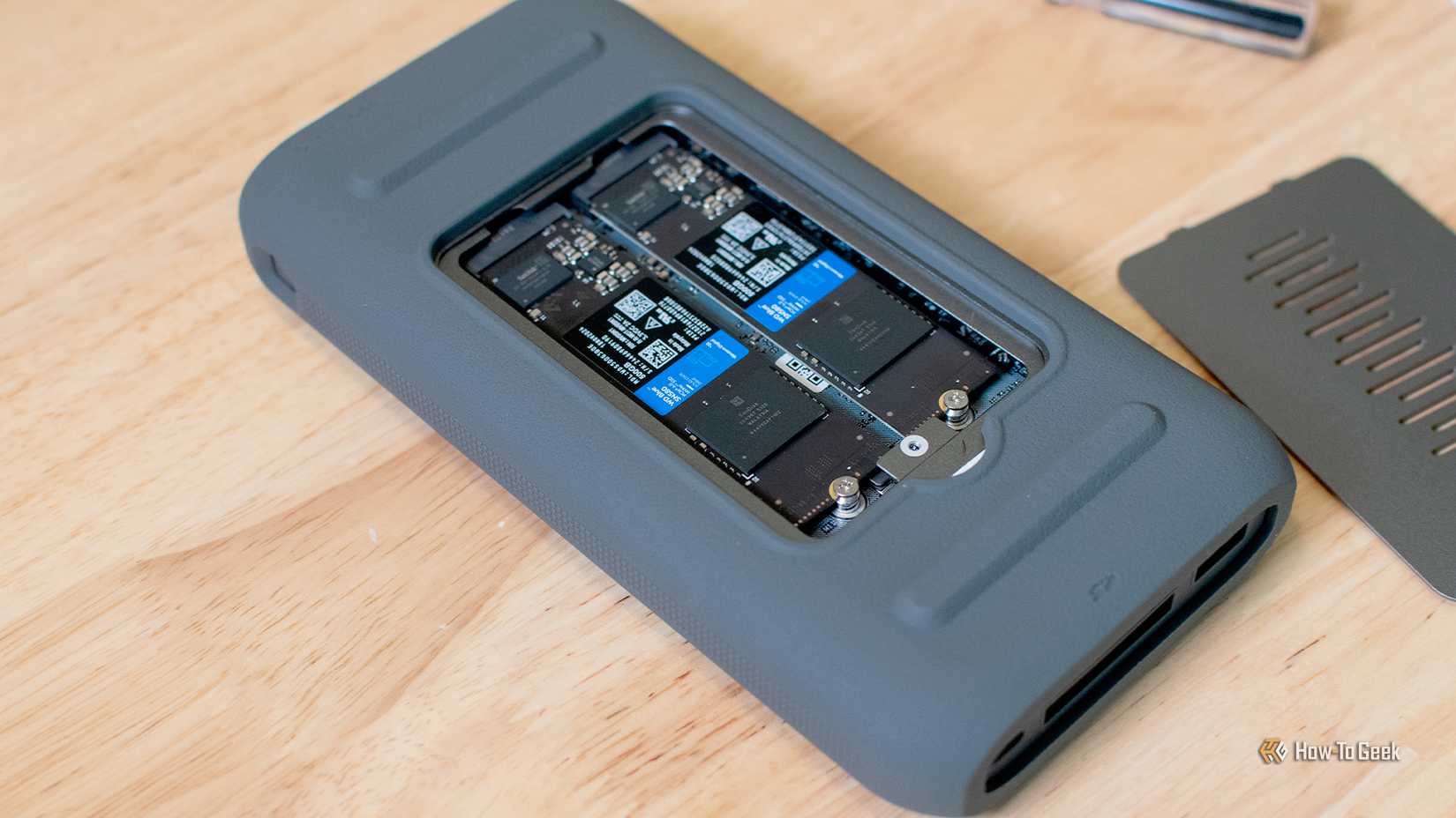 The UnifyDrive UT2 with SSDs installed