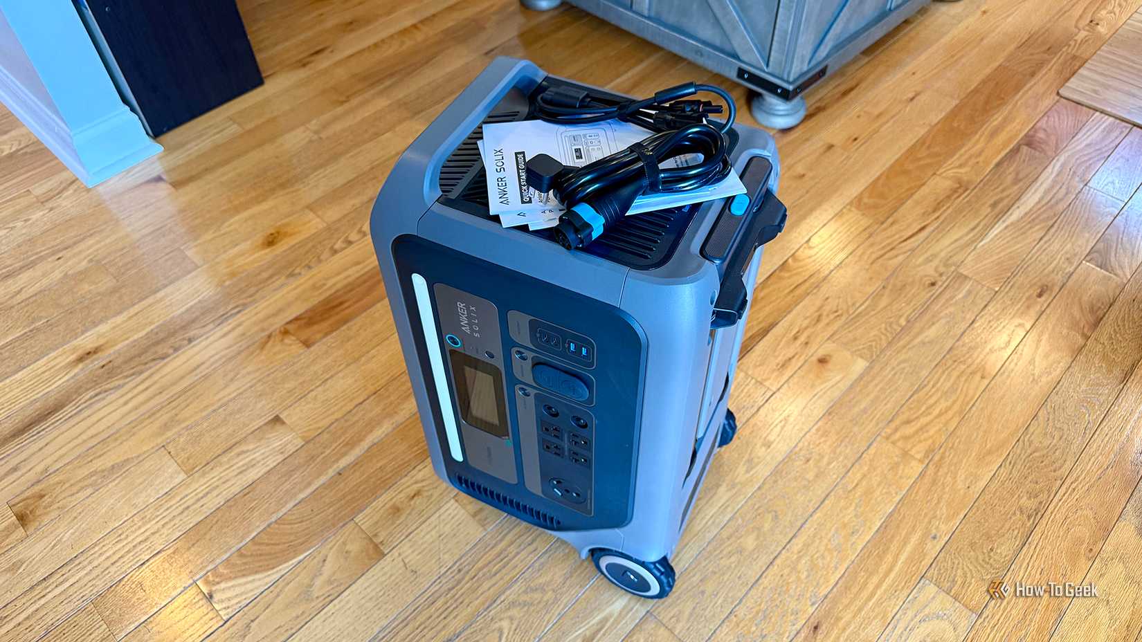 Anker Solix F3000 Portable Power Salogne Package Content.