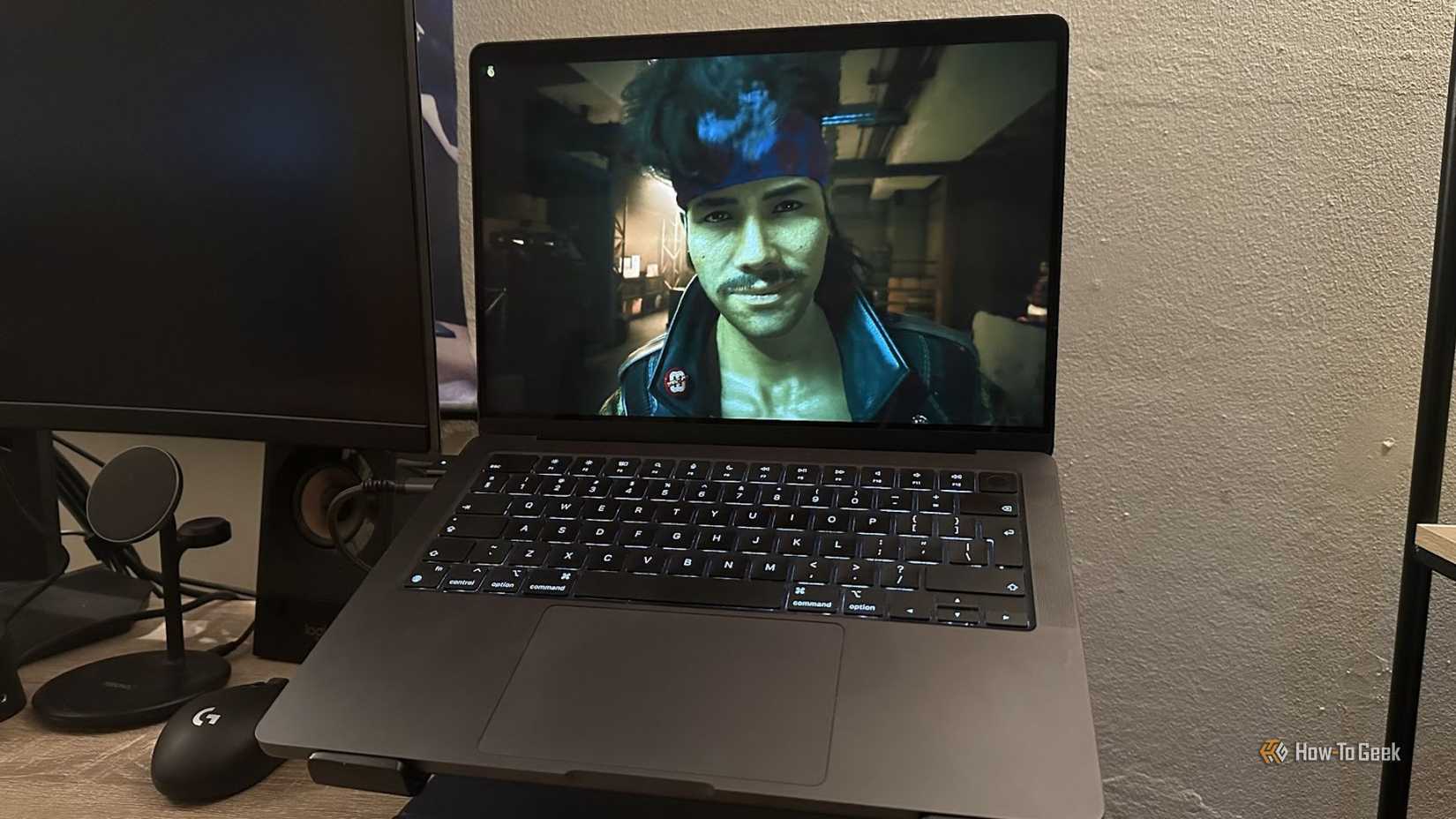 Cyberpunk 2077 rodando em um MacBook.
