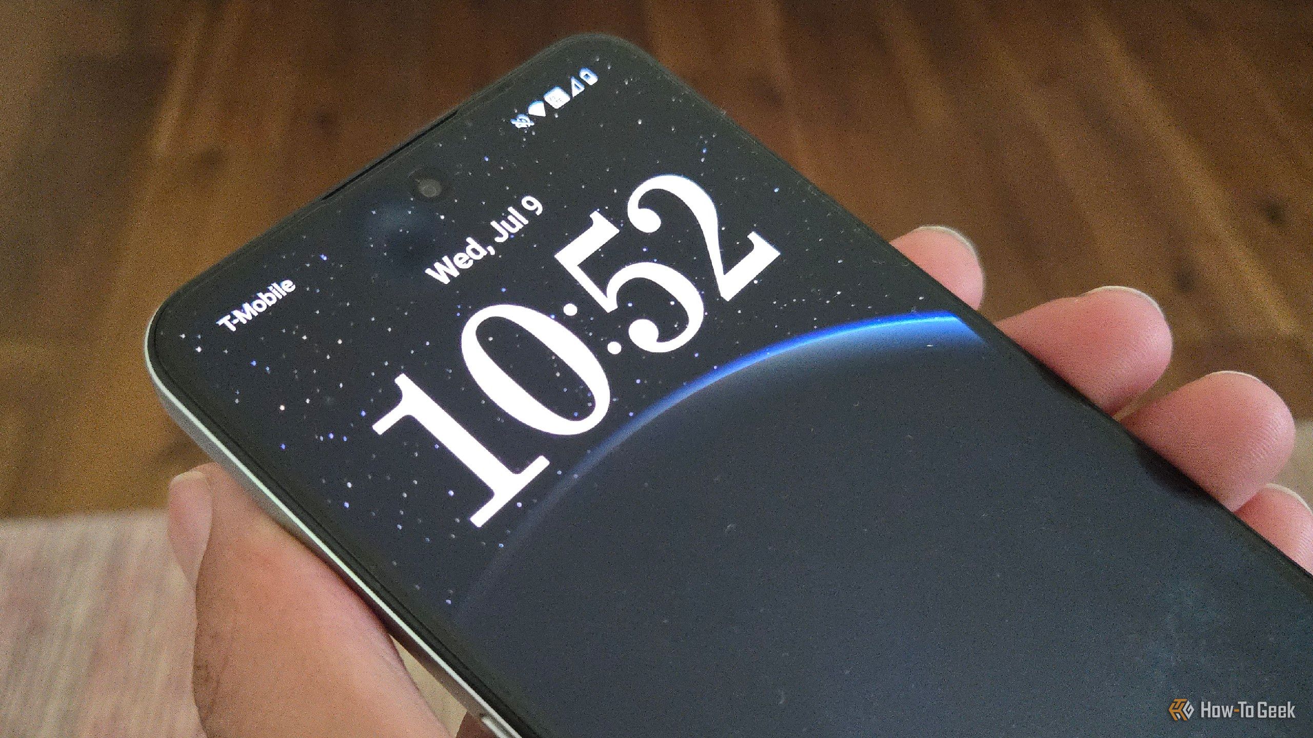 Papel de parede animado Earth 3D em um CMF Phone 2 Pro.