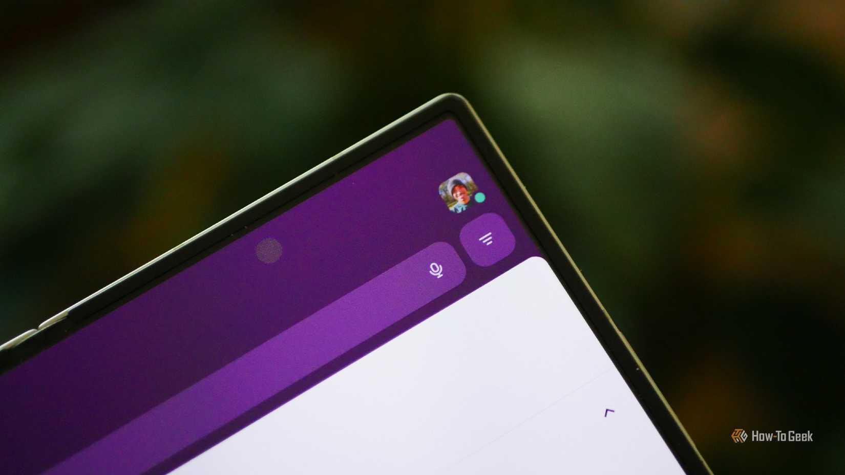 Status bar icons completely hidden on a Samsung Galaxy Z Fold 6.