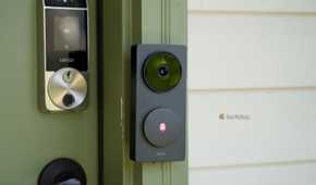 The Aqara Doorbell Hub G410 from the side mounted to a green door frame with a Lockly smart lock in the background.
