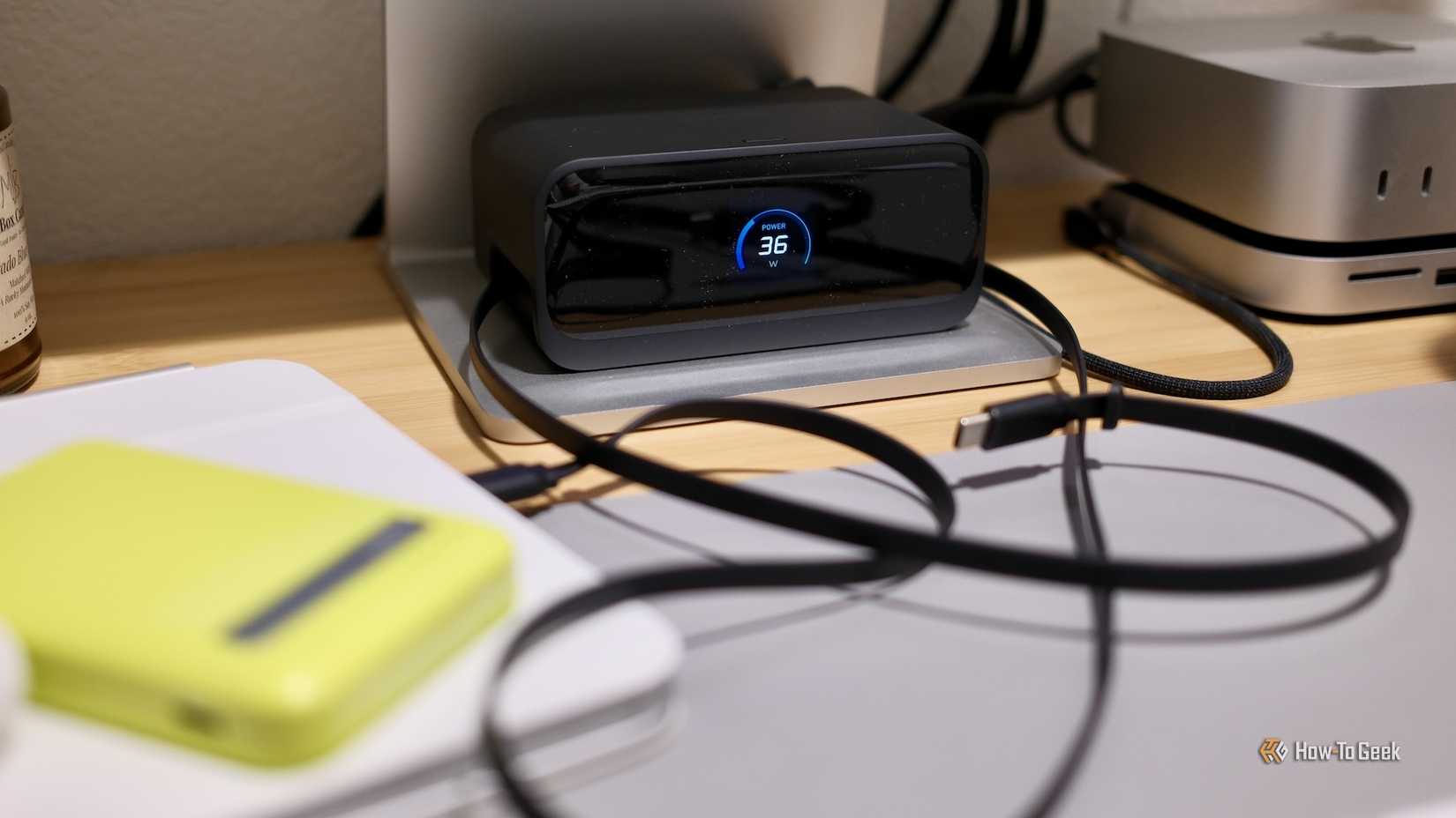 This Power Station Proves All Chargers Should Have Screens (And Retractable  Cables)