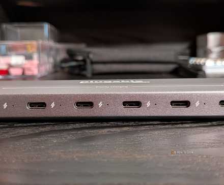 Side view of the Plugable PS-6CC and its USB-C ports.