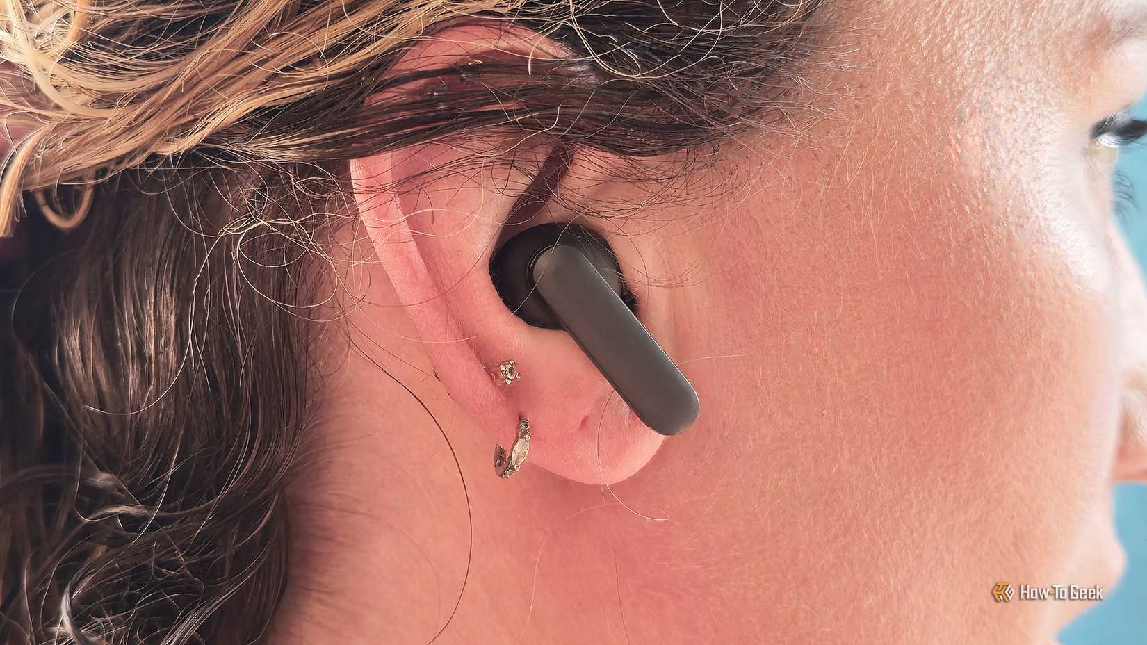 Someone wearing the OnePlus Buds 4.
