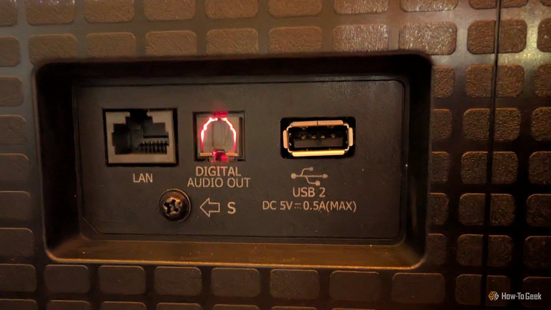 5 استخدامات عملية لمنفذ الصوت البصري الخفي في تلفازك