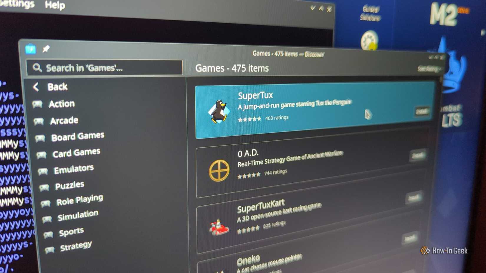 Uma seleção de jogos Linux no navegador de software Discover na tela do laptop Kubuntu Focus M2 Gen 6.