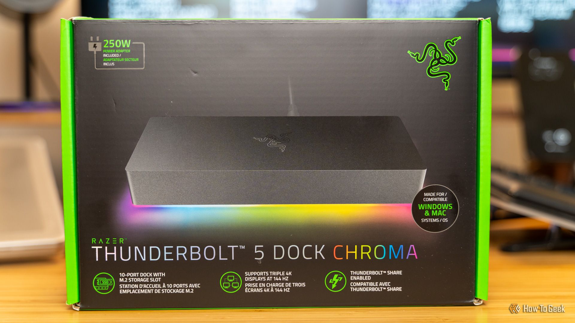 A caixa Razer Thunderbolt 5 Dock Chroma. 