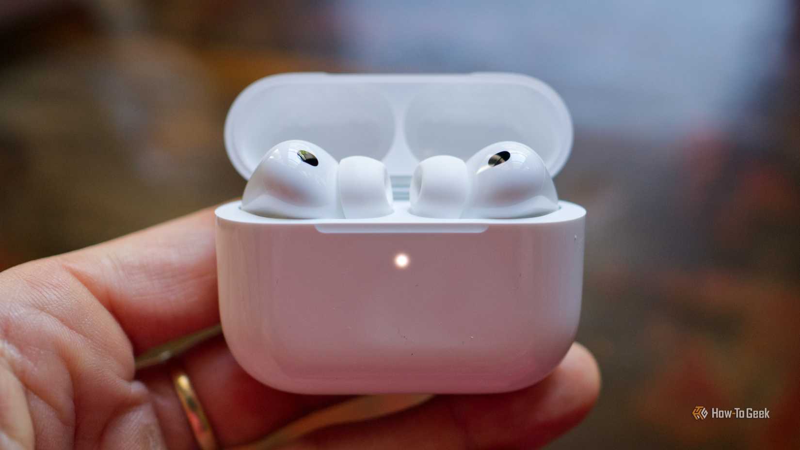 Apple AirPods Pro 3 in the case.