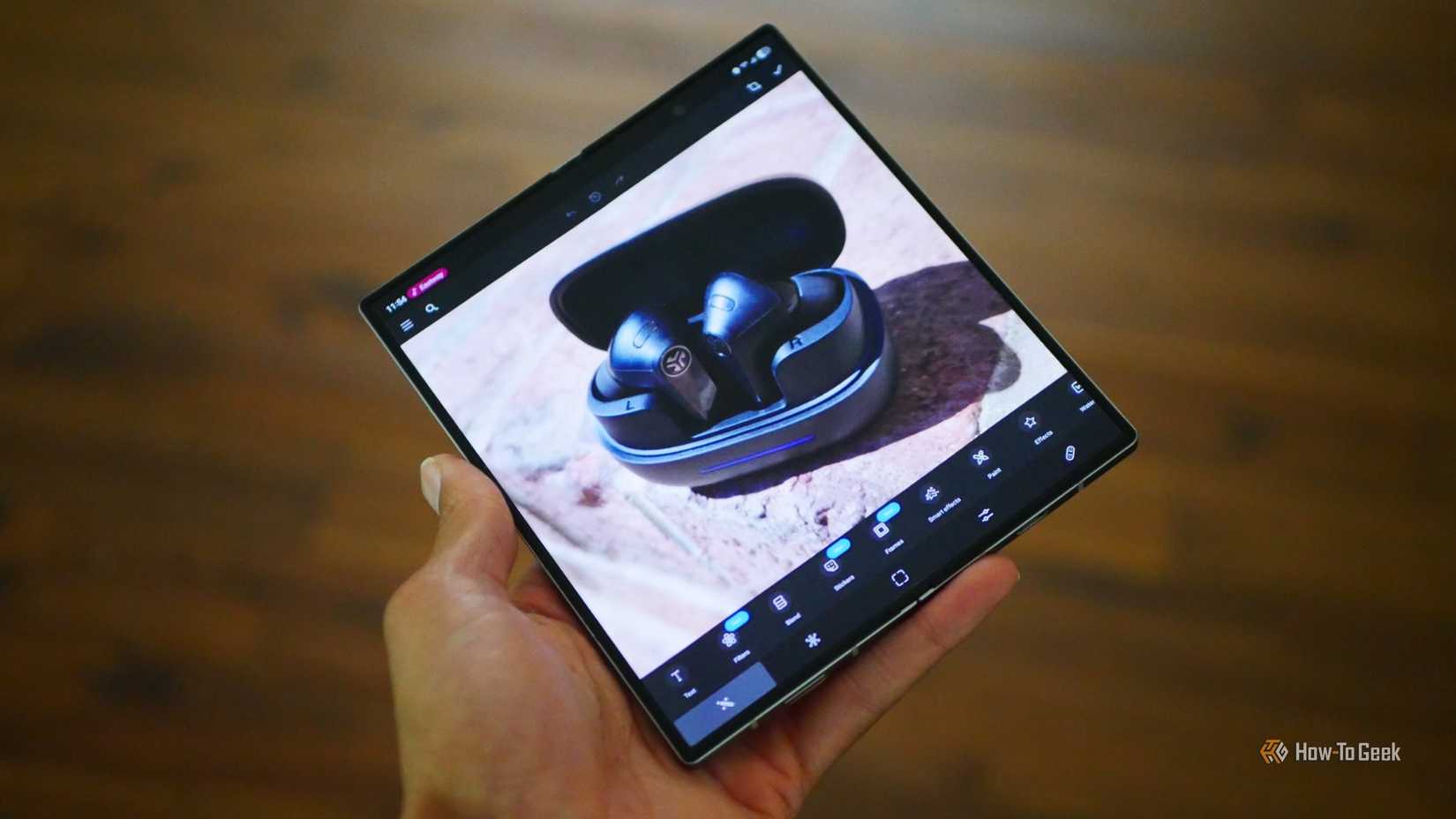 Edition of a photo on a Samsung Galaxy Z 6 fold.