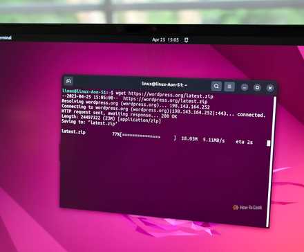 Открытый терминал Linux в Ubuntu на экране ноутбука.