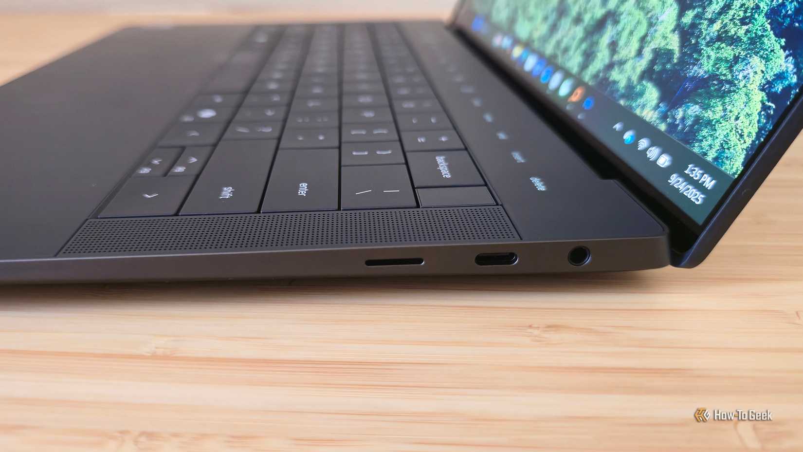 The right side ports on the Dell 14 Premium (DA14250) laptop.