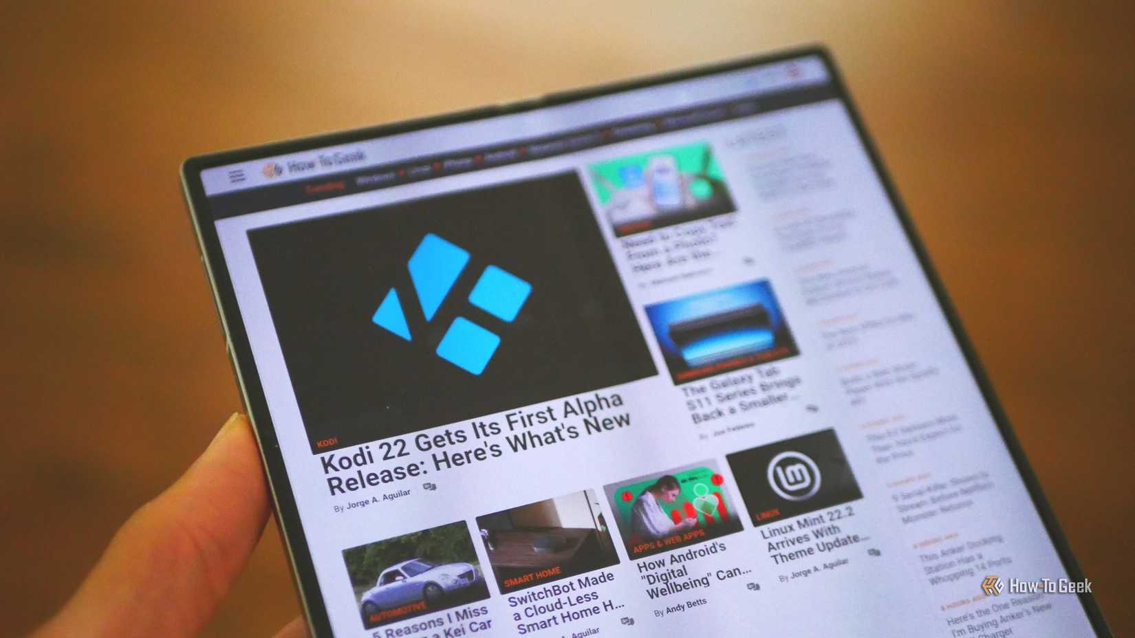 Display of a website on a Samsung Galaxy Z Fold 6.