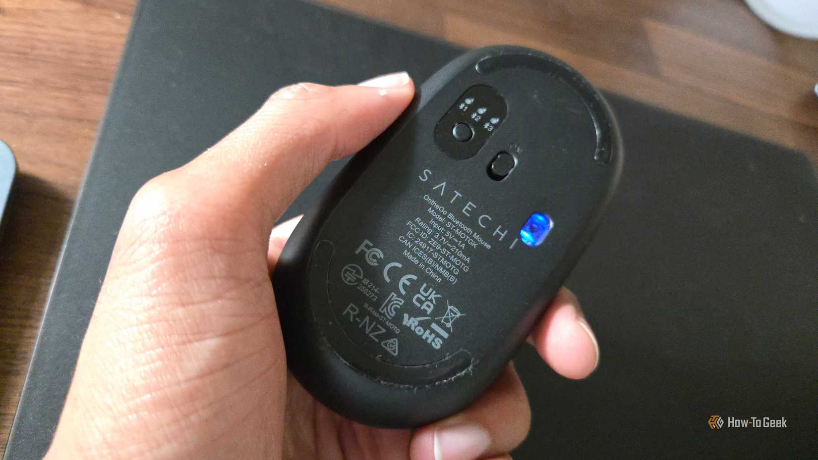 Bottom of the Satechi OntheGo Bluetooth Mouse