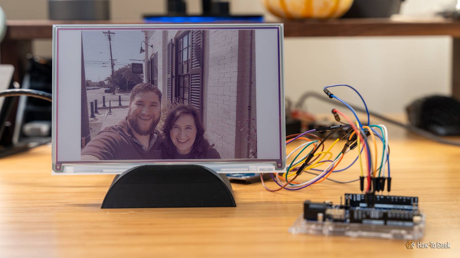 I built an E-Ink photo frame using an Arduino, E-Paper display and ...