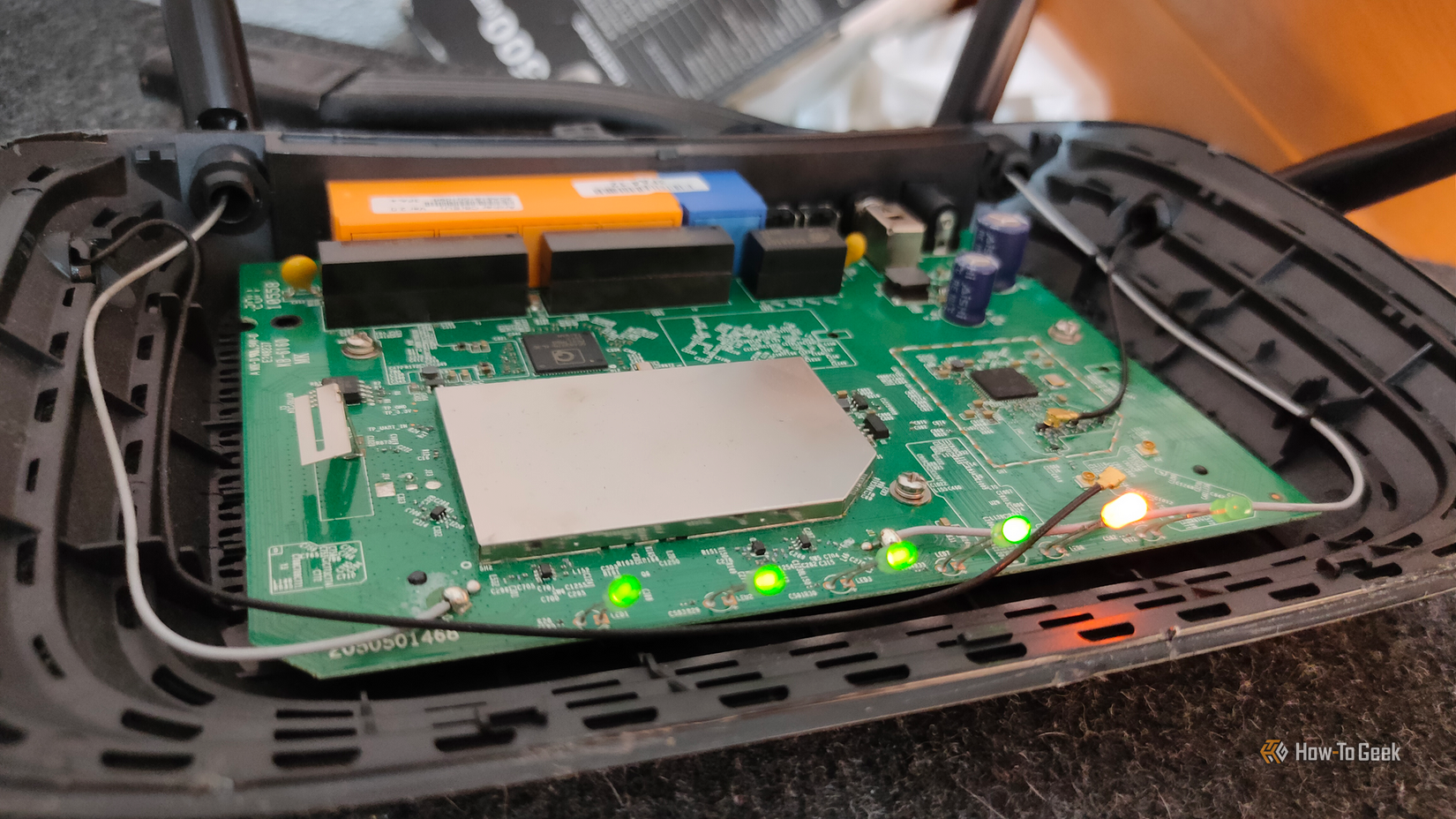The inside of a TP-Link Archer C6 router.