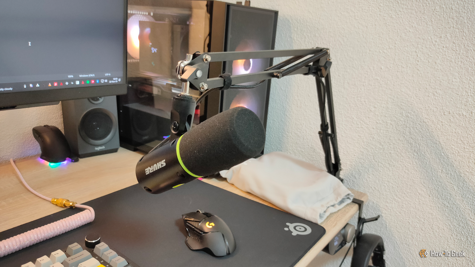 The legendary “podcaster mic” finally has a cheaper version for gamers The legendary “podcaster mic” finally has a cheaper version for gamers
