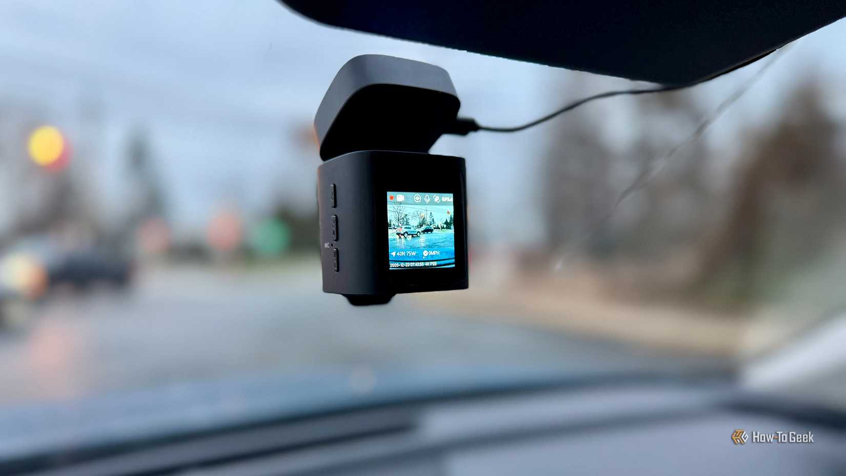 Baseus Prime Trip VD1 Pro in a car recording during the morning.