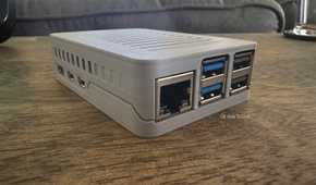 A Raspberry Pi 5 in a 3D pritned case compatible with active coolers.