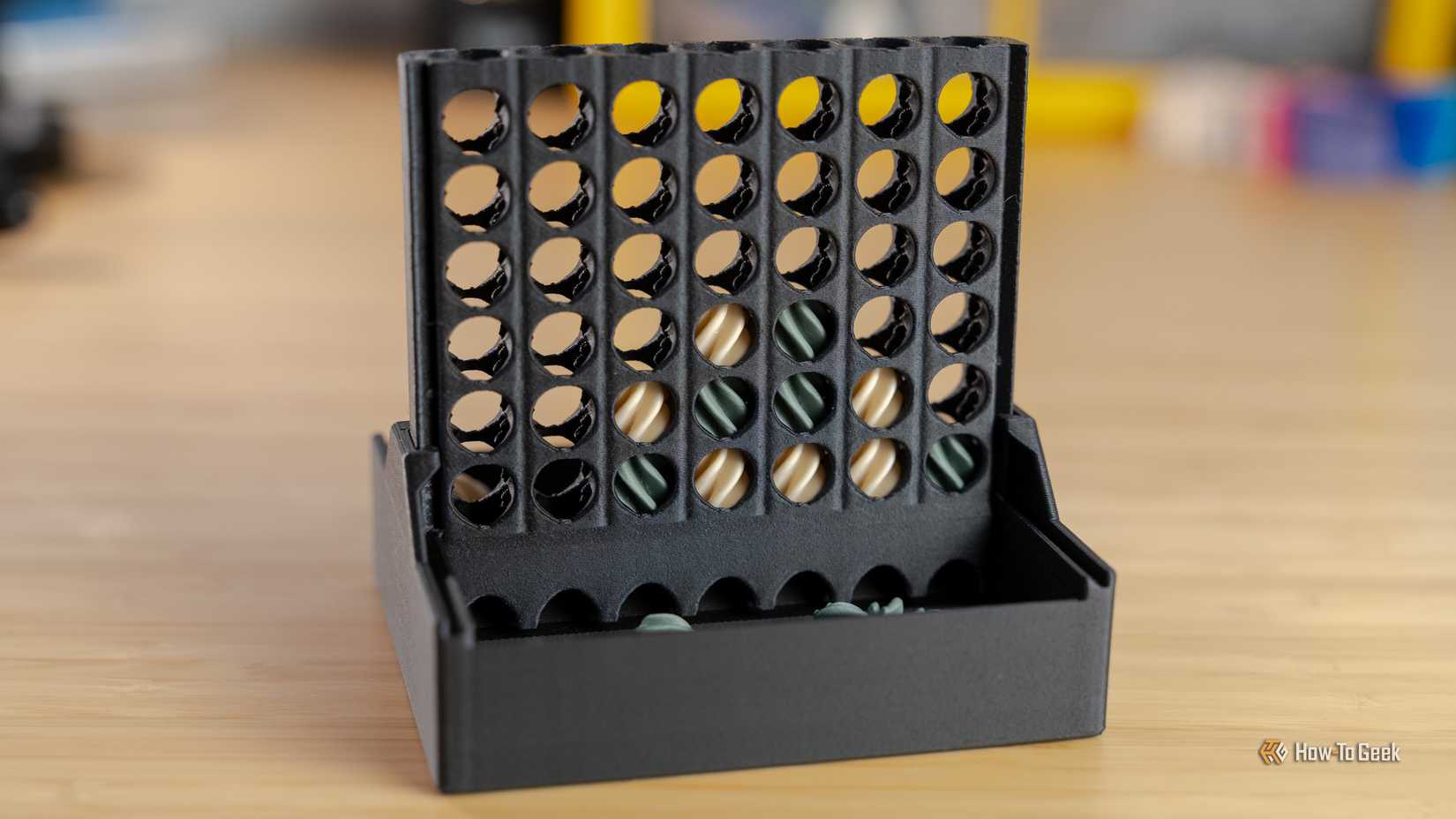 Cascade Connect, gra Connect 4 z obracającymi się elementami.