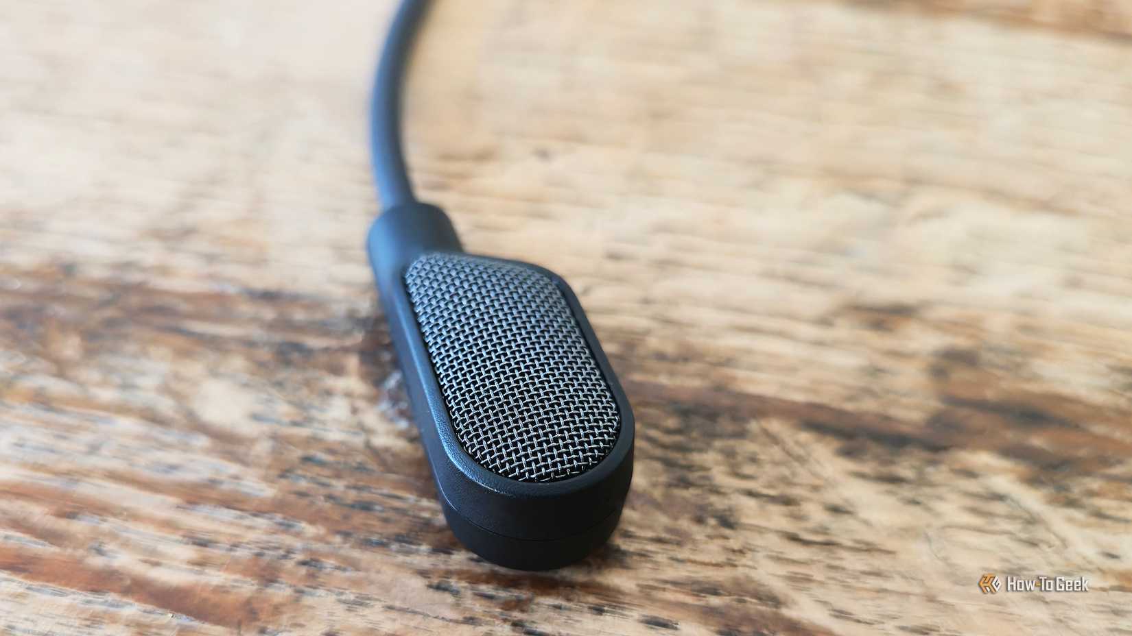 The Hyper X Cloud Alpha 2 Wireless gaming headset's boom microphone.