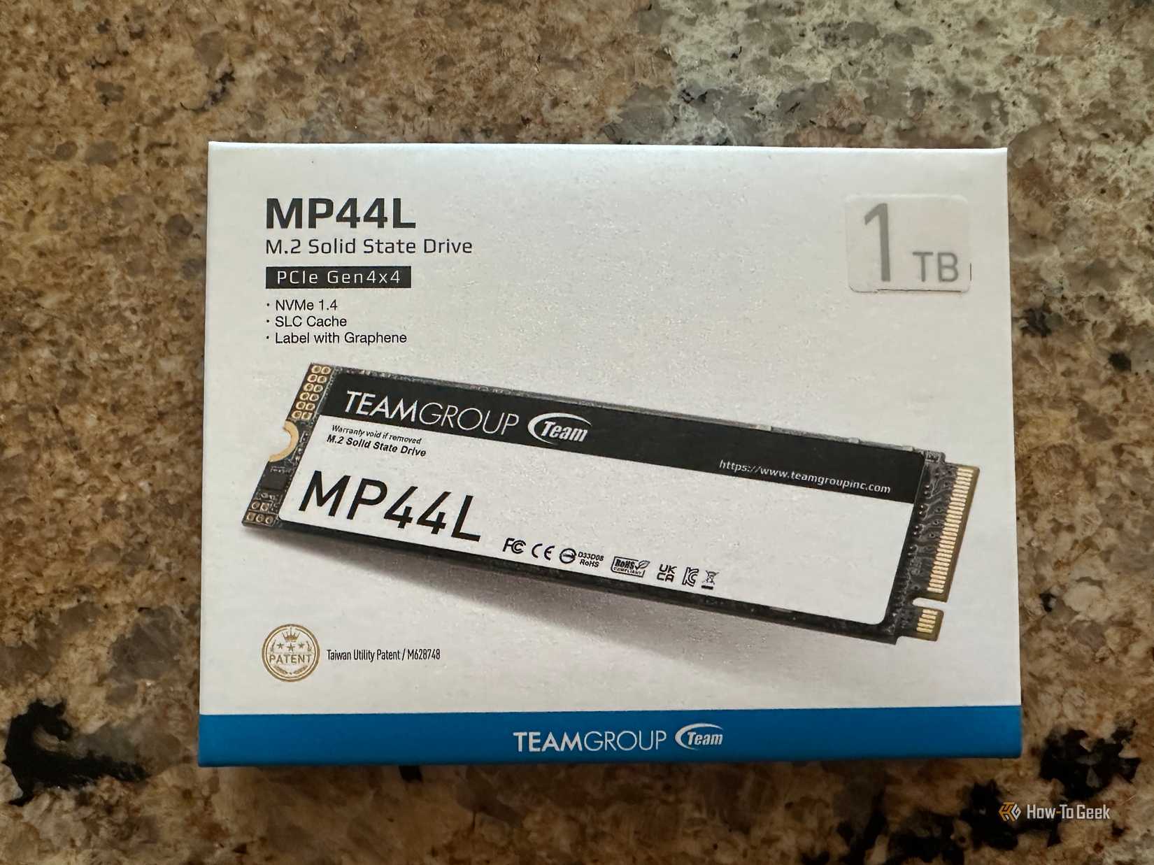 Um SSD Teamgroup ainda em sua caixa.