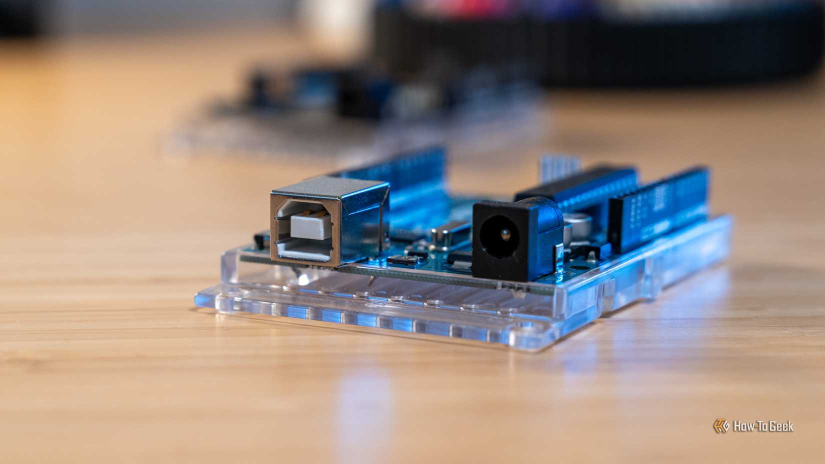 A porta USB-B do Arduino UNO R3.