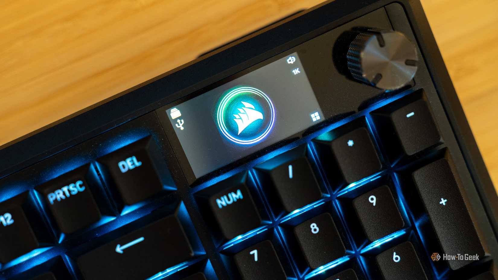 The screen of the Corsair Vanguard Pro 96 keyboard showing the Corsair logo.