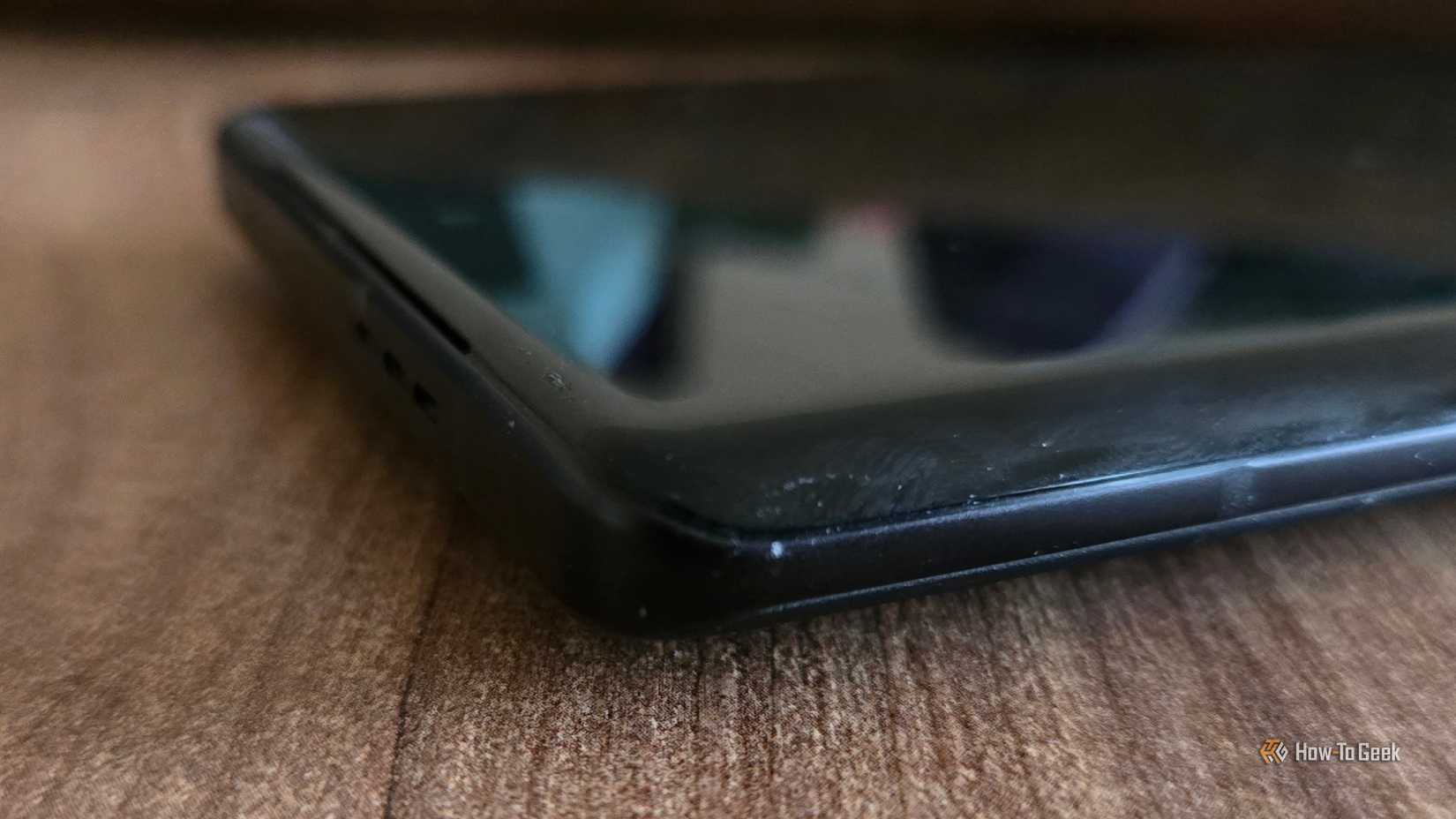 Pantalla curva en un Moto Edge Plus 2023.