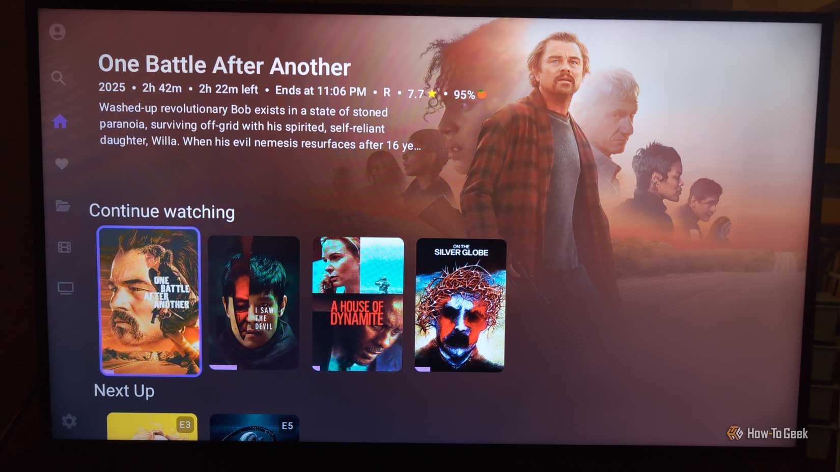 Foto de una pantalla de televisión que muestra la aplicación Wholphin para Jellyfin.