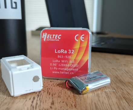 LoRa 32 с корпусом и аккумулятором.
