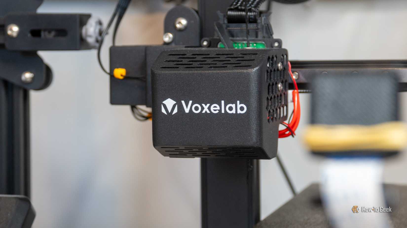 The print head of the Voxelab D1 3D printer with an automatic bed leveling system inside.