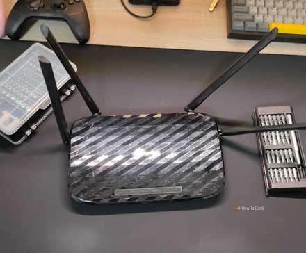 A Wi-Fi router with angled antennas.