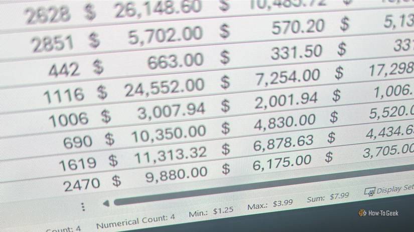 Écran d'ordinateur portable affichant la barre d'état dans Microsoft Excel.