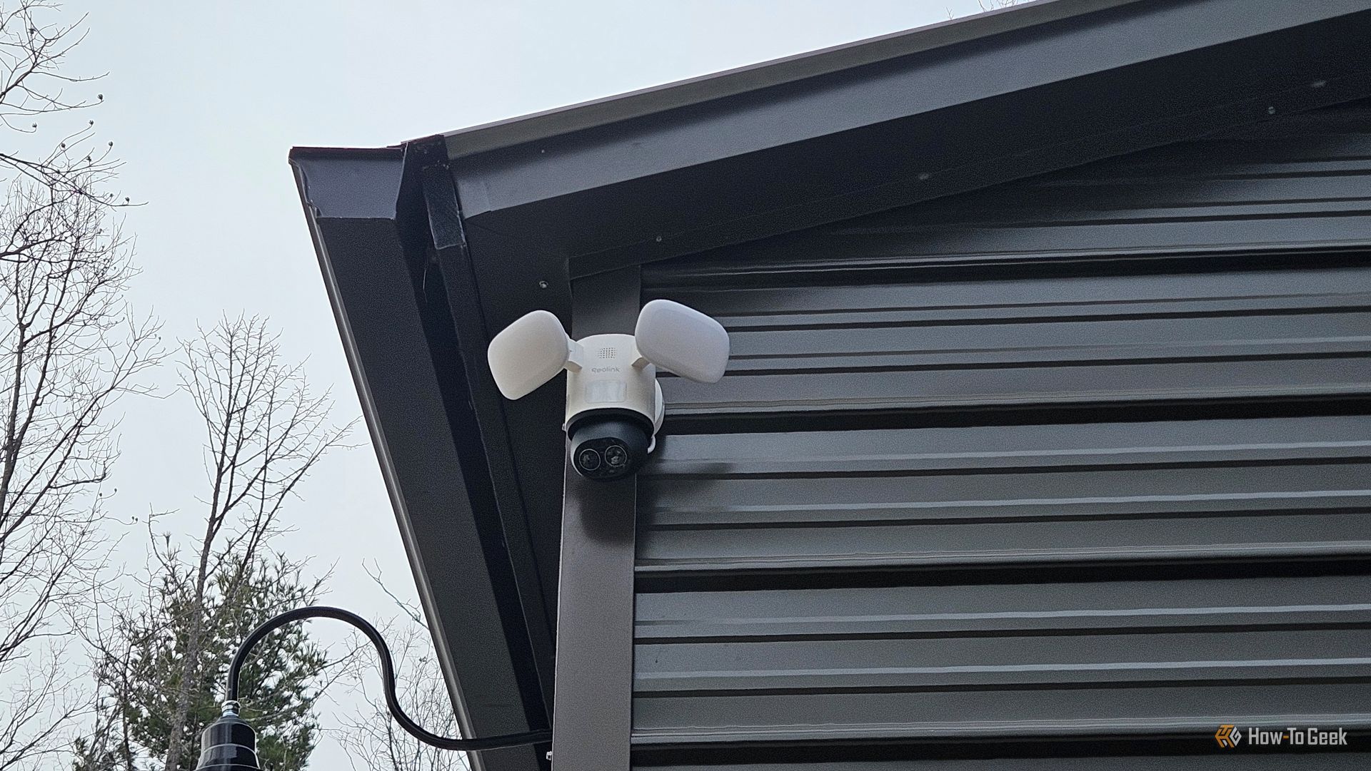 مراجعة Reolink TrackFlex Floodlight: كاميرا 4K وأمان منزلي بدون اشتراك 2024