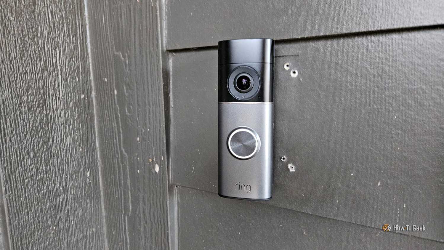 Умный видеозвонок Ring Wired Doorbell Pro на стене Умный видеозвонок Ring Wired Doorbell Pro на стене