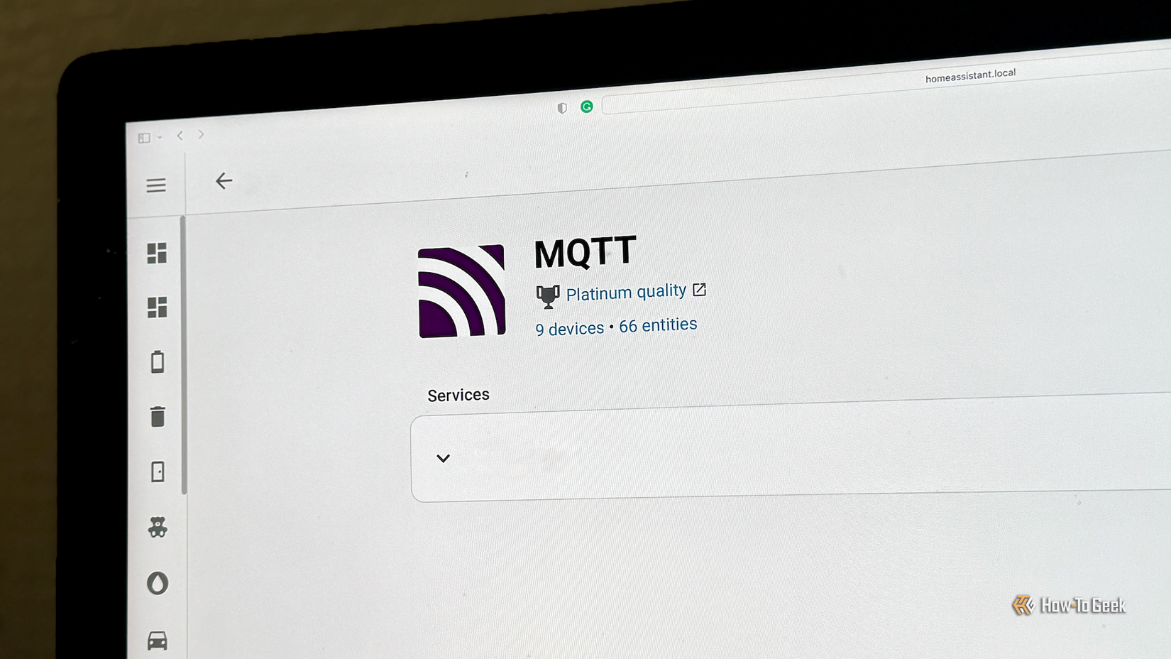 A integração MQTT no Home Assistant em um computador desktop.