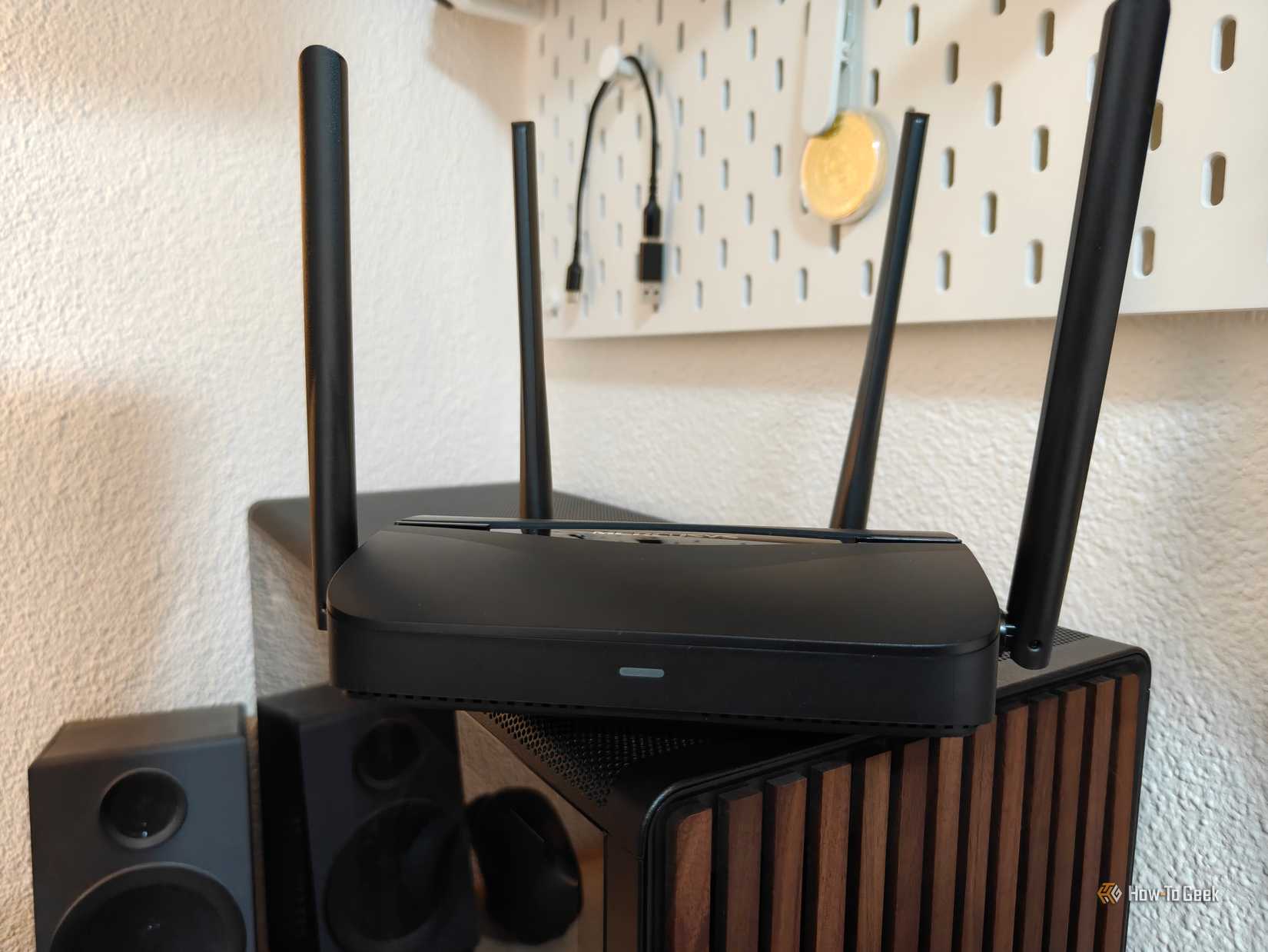 A Mercusys BE3600 MR25BE Wi-Fi 7 router.
