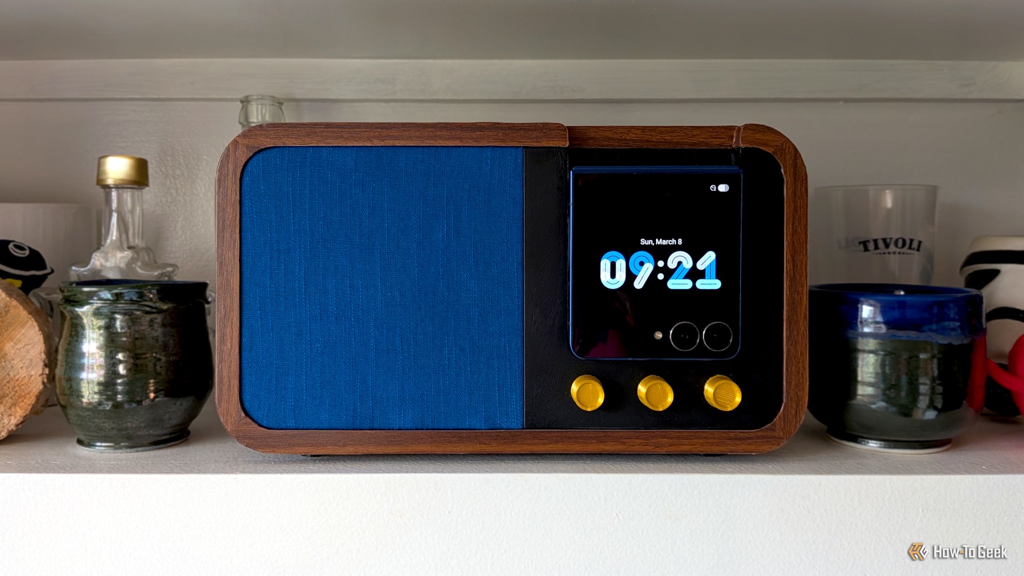 3D printed speaker with Galaxy Z Flip display