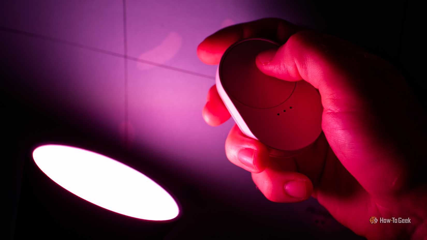 IKEA Bilresa remote controlling a Tradfri light.