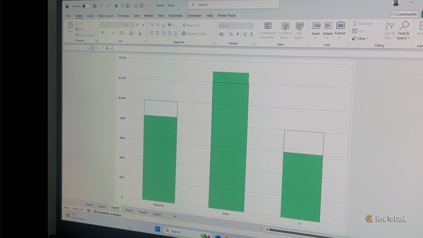 Écran d'ordinateur portable affichant des graphiques à colonnes superposées pour donner l'effet thermomètre.