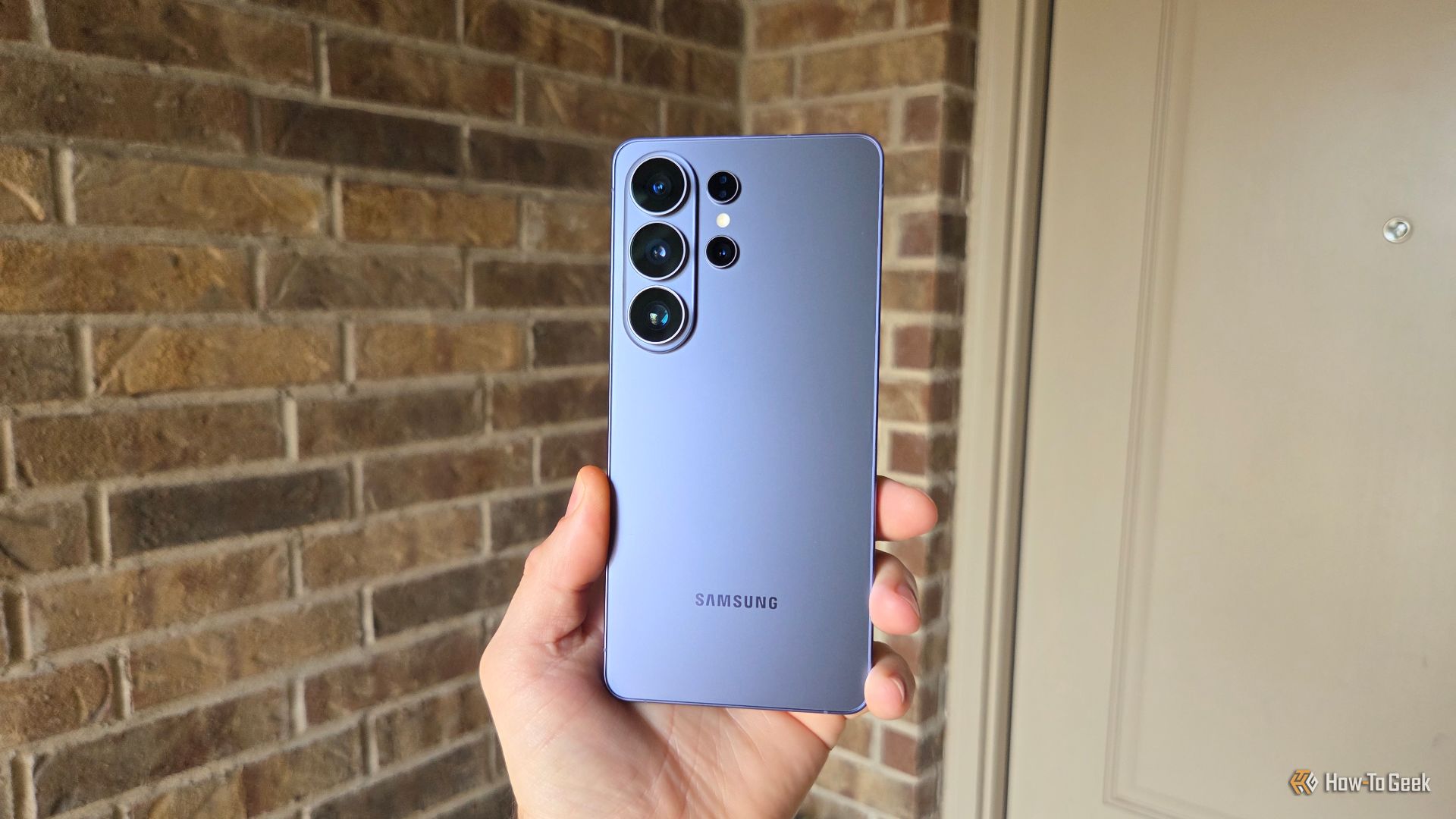 Person holding Galaxy S26 Ultra-1