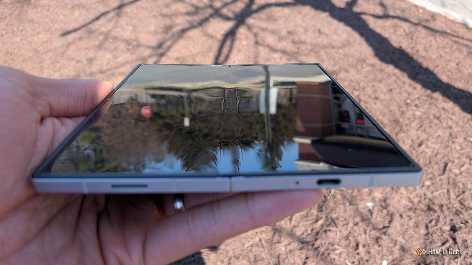 Layar HP Lipat Tak Serapuh Dulu, tetapi Benarkah Lebih Awet dari Smartphone Biasa? Layar HP Lipat Tak Serapuh Dulu, tetapi Benarkah Lebih Awet dari Smartphone Biasa?