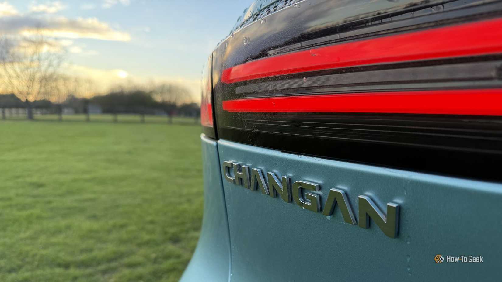 Close-up shot of the badging on the trunk lid of a blue 2026 Changan Deepal S05.