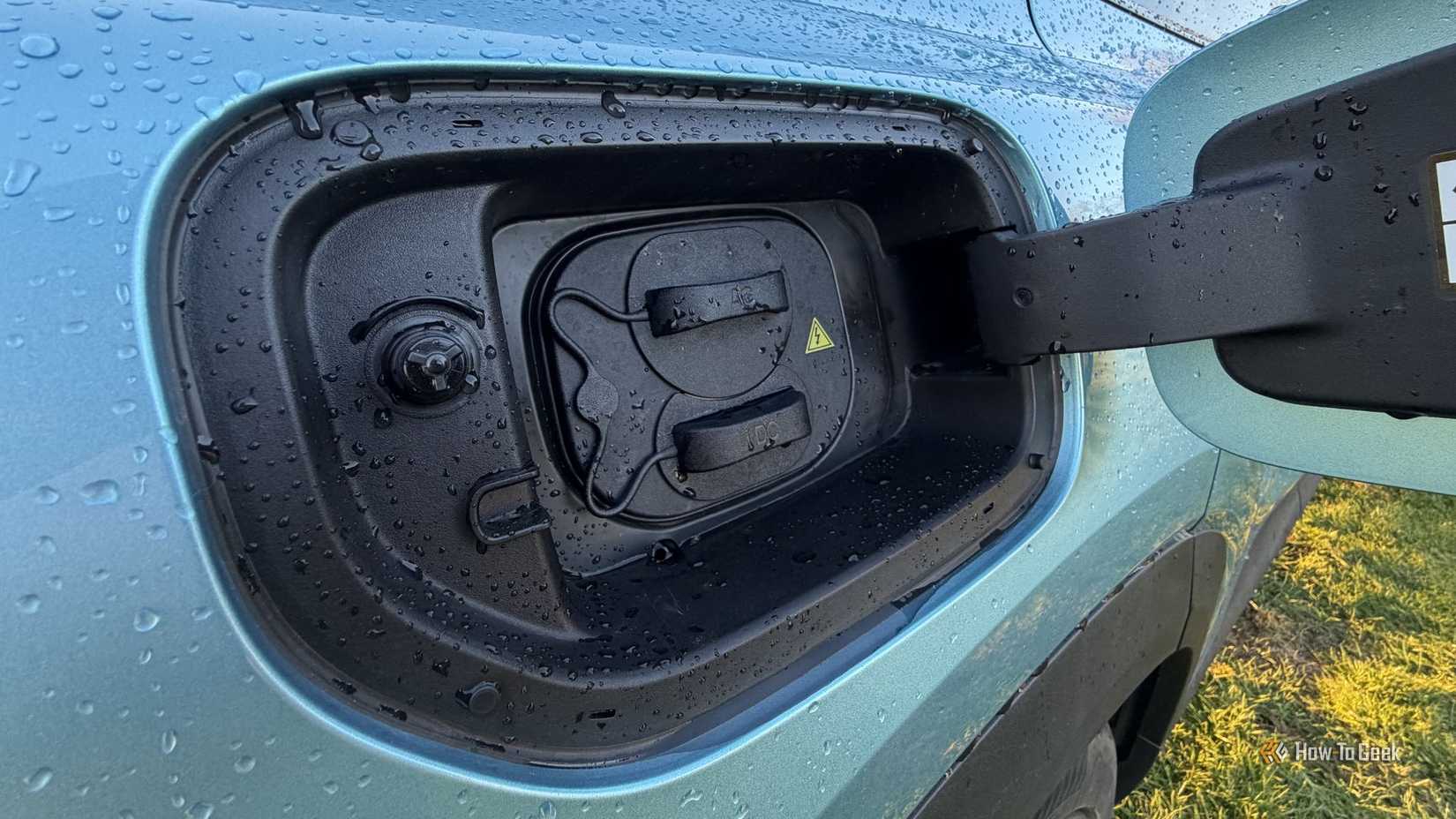 Close-up shot of the charging port on a blue 2026 Changan Deepal S05.