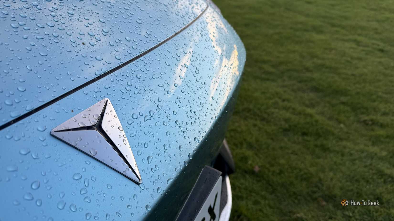 Close-up shot of the Changan emblem on the hood of a blue 2026 Changan Deepal S05.