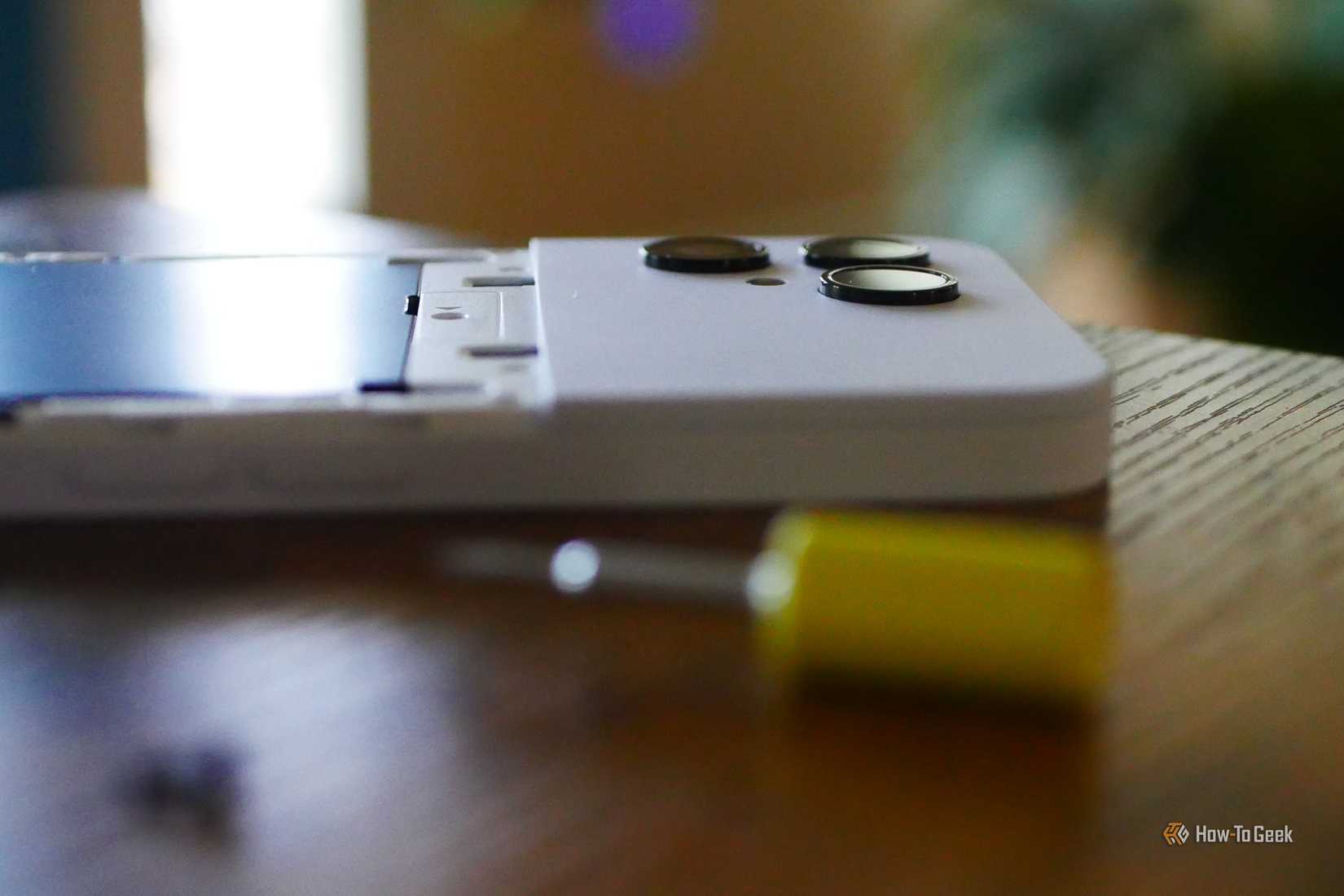 Screwdriver in front of a Fairphone 6.