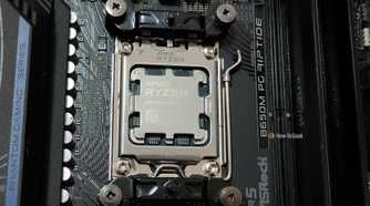A Ryzen 7 7700 processor in an AM5 socket.