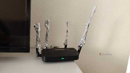 A Mercusys Wi-Fi 7 router with aluminum foil on the antennas.