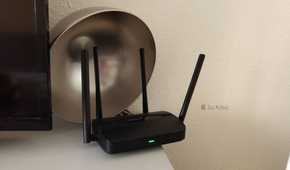 A Mercusys Wi-Fi 7 router with a metal bowl behind it.
